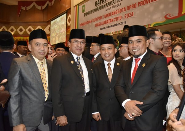 Bupati Indragiri Hilir, HM Wardan menghadiri prosesi pelantikan dan pengambilan sumpah jabatan anggota DPRD Provinsi Riau /ADV