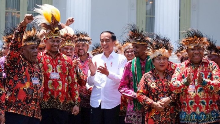 Jokowi bersama tokoh Papua