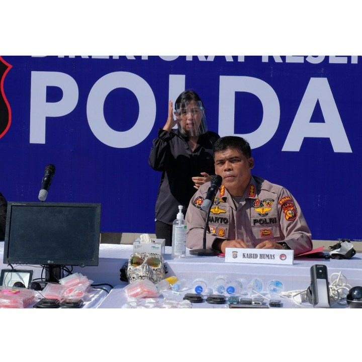 Kabid Humas Kombes Sunarto dalam jumpa persnya Kamis siang.