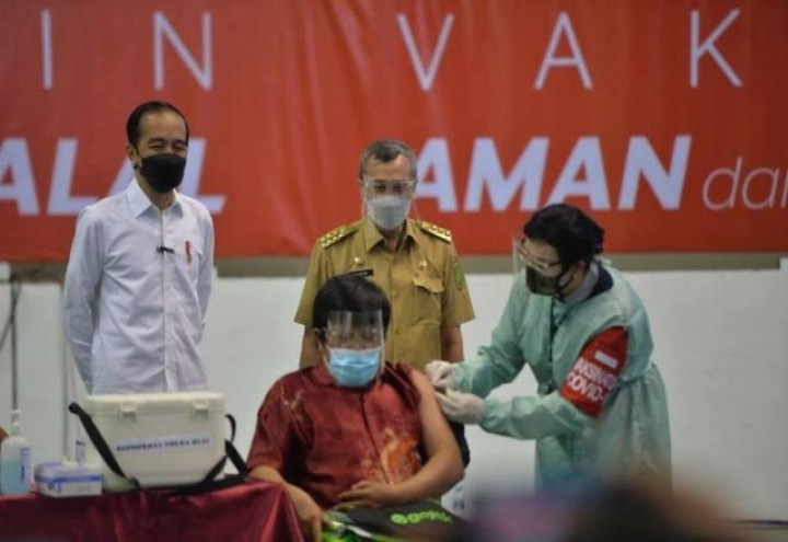 Pemprov Riau Terus Menggesa Pelaksanaan Vaksinasi, Gubernur Syamsuar Minta Guru dan Siswa Tetap Prioritas Vaksin (foto/int)