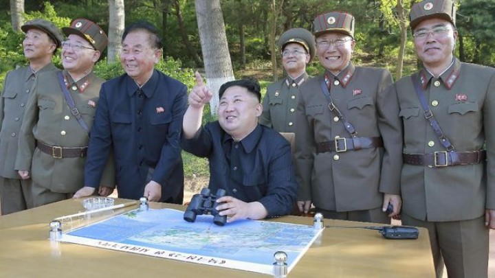 Kim Jong Un saat uji coba rudal. Sumber: Internet