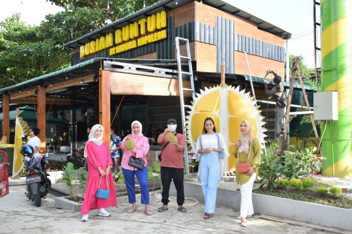 Soft Opening Durian Runtuh, Level Baru Makan Durian Premium Cuma Rp90 Ribu Saja (foto/ist)