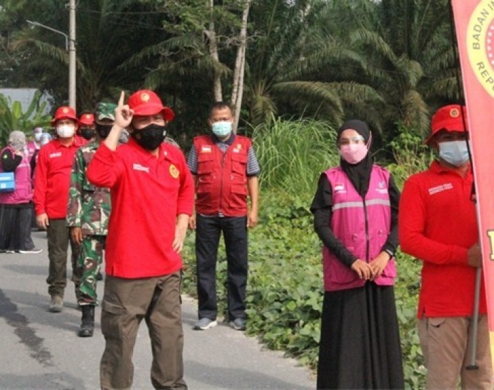 Kabinda Riau Brigjen TNI Amino Setya Budi saat meninjau vaksinasi
