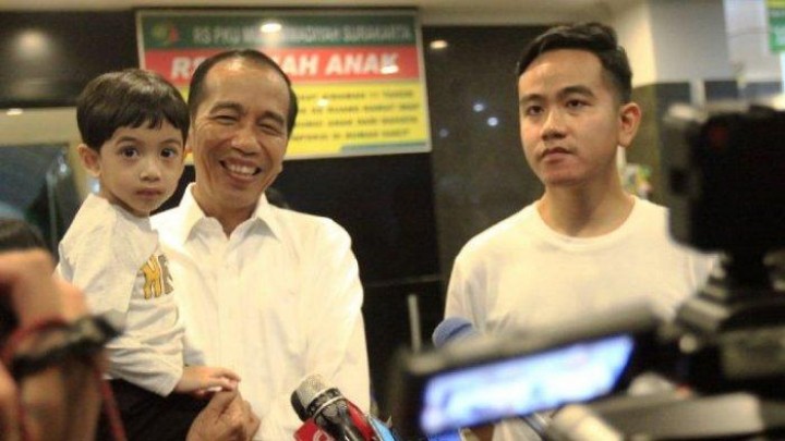 Presiden RI Joko Widodo dan Walikota Solo Gibran Rakabuming Raka. Sumber: Tribunnews.com