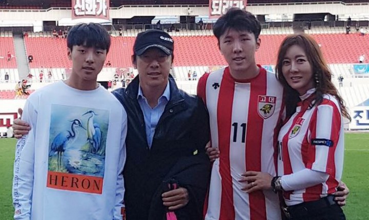 Shin Tae-yong dan keluarga. Sumber: Instagram / @shin_jaewon77