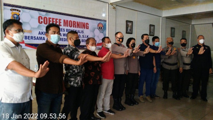 Coffe Morning Kapolres Bengkalis AKBP Indra Wijatmiko bersama insan pers