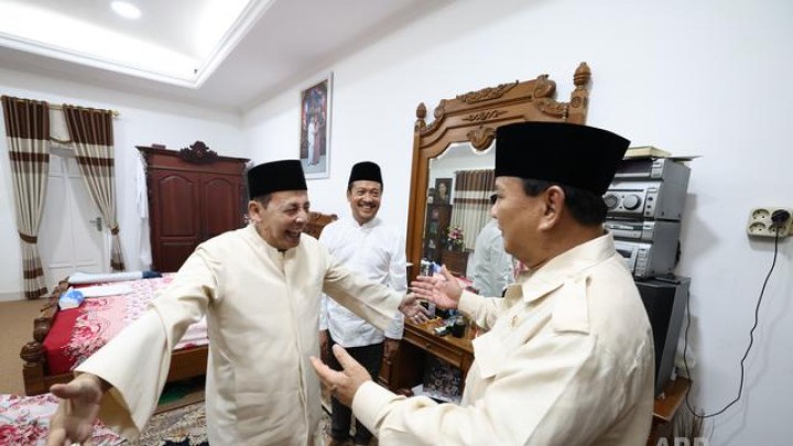 Pertemuan antara Habib Luthfi dan Prabowo Subianto. Sumber: Internet