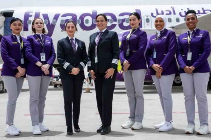  Maskapai penerbangan Arab Saudi Flyadeal untuk pertama kalinya terbang dengan seluruh awak perempuan. Sumber: newsdelivers.com