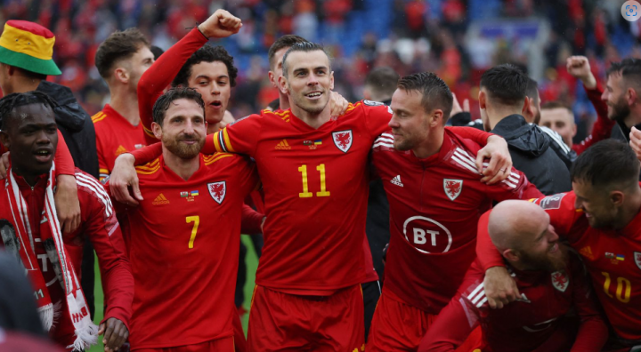 Tim Wales merayakan kemenangan mereka atas Ukraina