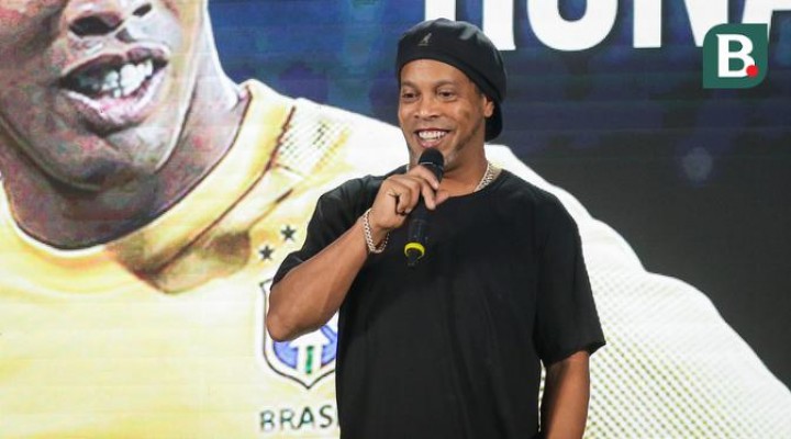 Potret Ronaldinho launching Jersey RANS Nusantara FC/bola.com