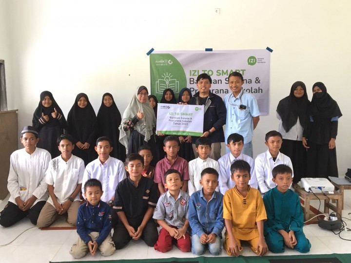 Dukung Pendidikan, IZI Riau Berikan Bantuan Sarana dan Prasarana ke Sekolah Alam CEFA