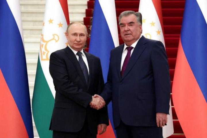 Valdmir Putin berkunjung ke Tajikistan sebgai kunjungan pertamanya setelah sibuk mengurusi perang dengan ukraina/republika.com