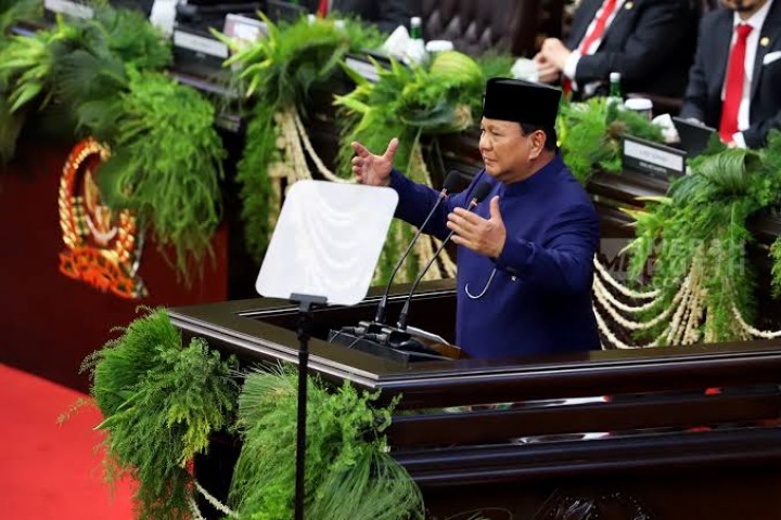 Prabowo Didesak Sebut Sosok Raja Kecil Melawan Efisiensi Anggaran