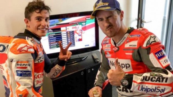 Marc Marquez dan Jorge Lorenzo akan sama-sama membela Repsol Honda pada MotoGP musim tahun 2019 mendatang. Foto: int 