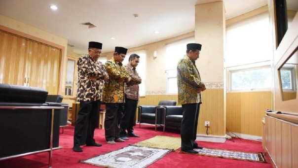 Prabowo jadi makmum shalat beberapa waktu lalu