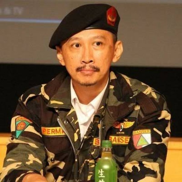 Abu Janda komentari Prabowo yang tidak mau sembarangan jadi imam shalat