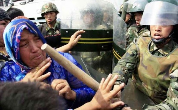 Aksi kekerasan Militer China pada Muslim Uighur 