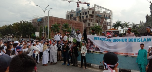 Aksi demo bela Muslim Uighur di Pekanbaru