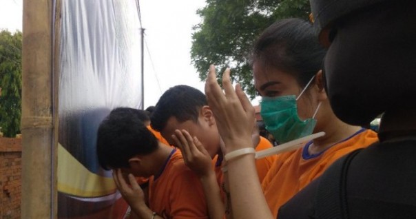 RK saat diamankan Polres Cirebon setelah tertangkap membawa sabu. Foto: int