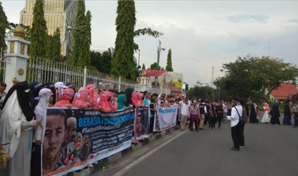  Aksi solidaritas muslim Uighur di bundaran Zapin, depan kantor Gubernur Riau/nof