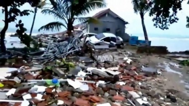 Puluhan rumah porak-poranda akibat Tsunami di Selat Sunda Sabtu 22 Desember 2018 malam