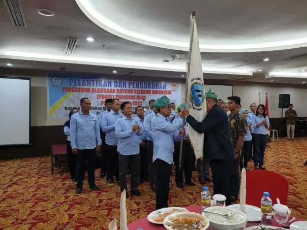 H. Mursini, saat menerima tongkat estafet sebagai Ketua Umum PODSI Riau/zar