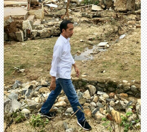 Presiden Jokowi keliling cek pantai yang dihempas tsunami
