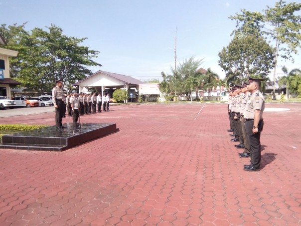 Kapolres Bengkalis AKBP Yusup Rahmanto saat memimpin korp rapor kenaikan pangkat kepada 36 personel Polres Bengkalis/hari