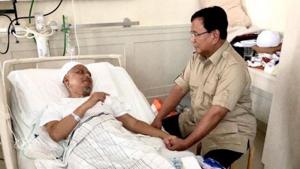 Prabowo menjenguk ustaz Arifin Ilham di RSCM Jakarta. Foto: int 