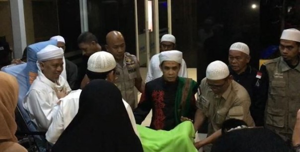 Ustad Arifin Ilham diboyong ke Penang Malaysia, Kamis (10/1/2019) subuh tadi untuk menjlani perawatan lanjutan /foto:pojoksatu.id
