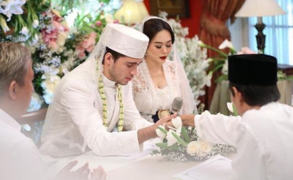 Penyanyi Aura Kasih melaksanakan akad nikah dengan Eryck Amaral di Jakarta pada 22 Desember 2018 lalu. Foto: int 