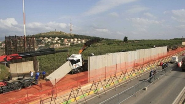 Israel bangun tembok pembatas dengan Lebanon
