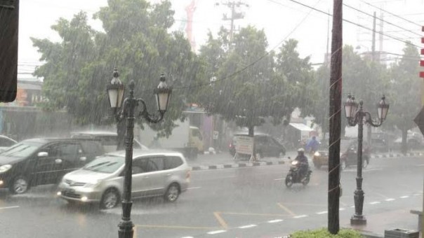 Hujan di Riau siang ini (foto/int) 