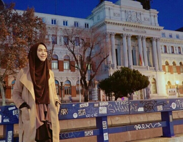Oki Setiana Dewi alami peristiwa tidak mengenakan di Madrid, Spanyol (foto/instagram) 