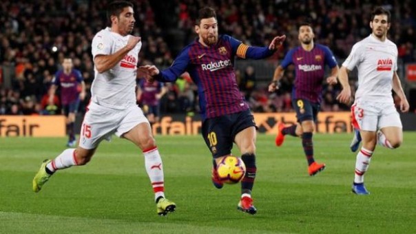 Messi mencetak gol kedua Barca saat menjamu Eibar tadi malam di Stadion Camp Nou. Foto: int