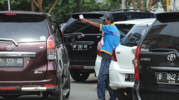 Juru parkir mobil di Jakarta, gajinya ada yang melebihi gaji dokter.  Foto: int/ilustrasi 