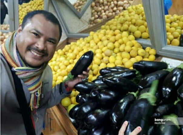 Aktivis kemanusiaan Palestina, Bang Onim di pasar Gaza, Palestina (foto/inatagram) 
