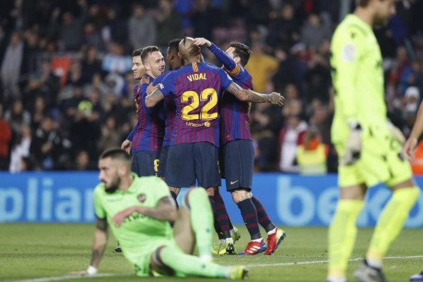 Punggawa Barcelona merayakan gol ke gawang Levante. Foto: int 