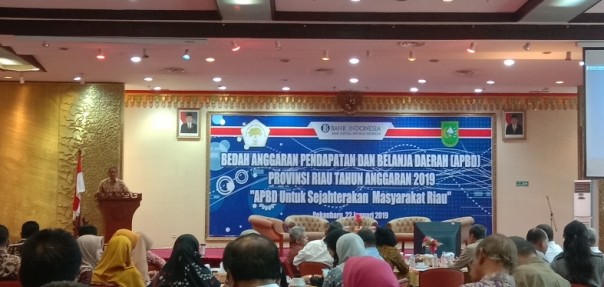 Sekretaris Daerah Provinsi Riau, Ahmad Hijazi saat memberikan pemaparan di Bedah APBD Riau 2019
