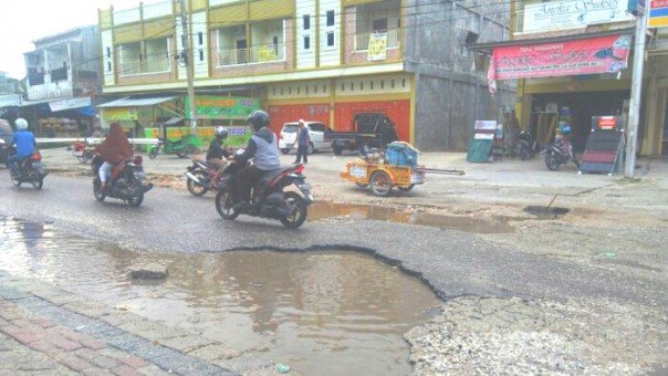 Jalan rusak di Kota Pekanbaru