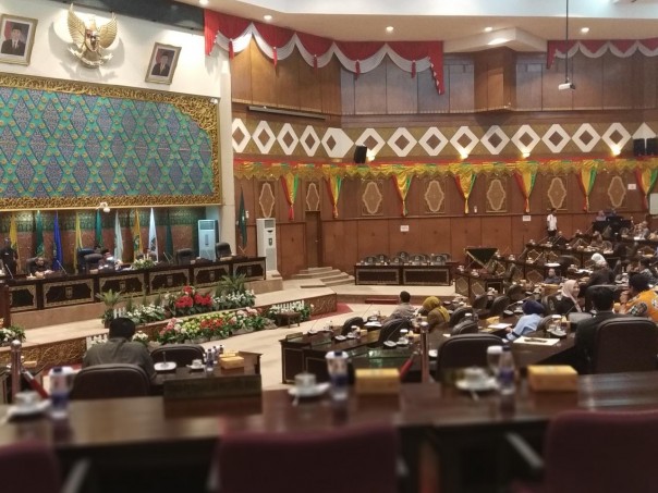 Sidang Paripurna penyampaian hasil reses DPRD Riau