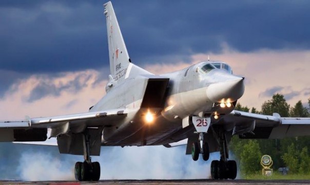 Ini bentuk pesawat bomber Rusia Tu-22M2 yang meledak saat mendarat di Kutub Utara, sepekan lalu. 