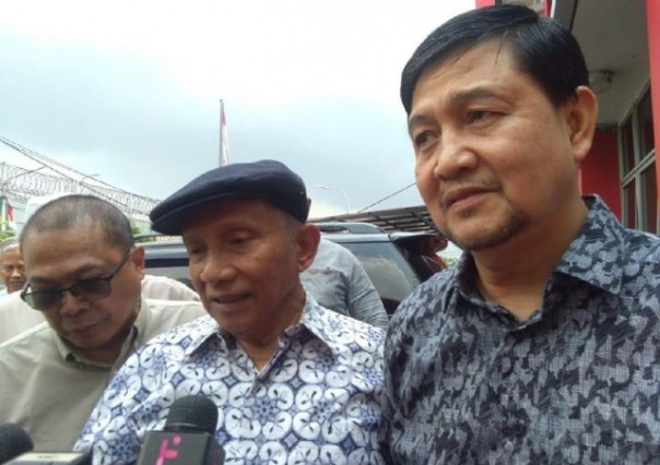 Amien Rais mendatangi Rutan Cipinang untuk membesuk musisi Ahmad Dhani. Foto: int 