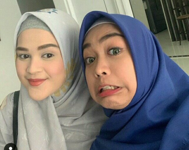 Ria Ricis bersama Cut Meyriska yang berhijab (foto/instagram) 