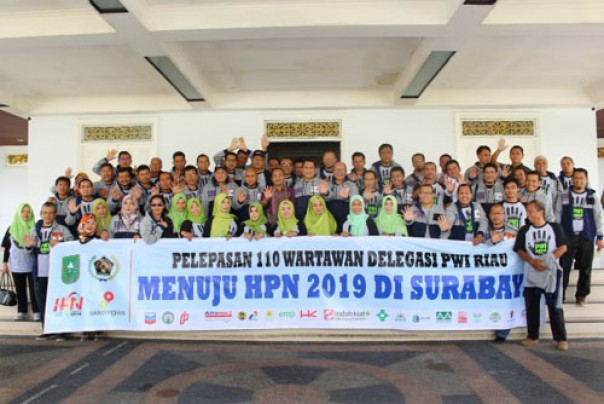 Acara pelepasan Kontingen PWI Riau mengikuti HPN 2019 di Surabaya/ist