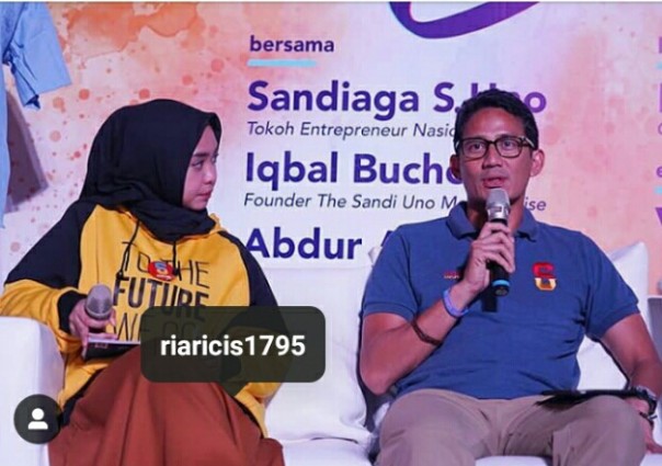 Sandiaga Uno bersama Ria Ricis dan beberapa tokoh milenial lainnya (foto/instagram) 