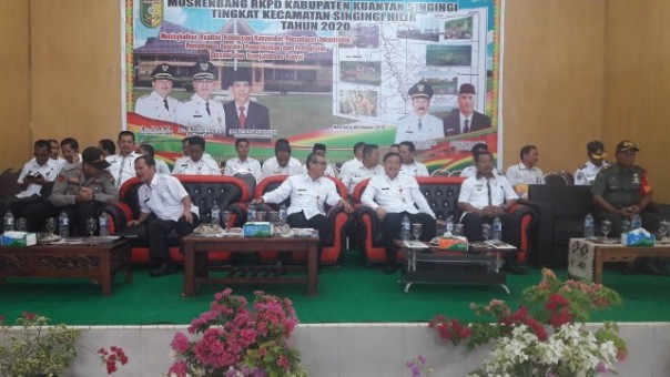 Bupati Kuansing Mursini bersama Wabup Halim menghadiri Musrenbang di Kecamatan Singingi Hilir. Foto: zar 