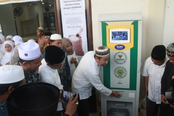 Bupati Siak H Syamsuar  meluncurkan secara resmi mesin ATM Beras Kampung Tualang Kecamatan Tualang/lin
