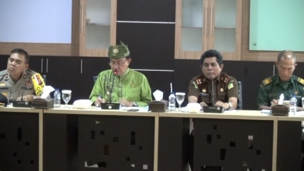 Bupati Indragiri Hilir HM Wardan memimpin Rapat Evaluasi Forum Silahturrahmi Ulama dan Umara Kabupaten Inhil. Foto: ist 