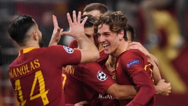 Nicolo Zaniolo dan kawan-kawan merayakan gol AS Roma ke gawang Porto. Foto: int 